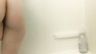 Short emo shower with Eelet, riding a huge dildo and the showerhead
