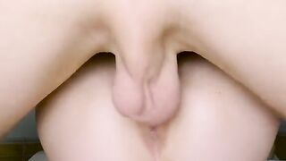 A man experienced a real squirting pussy orgasm while fucking