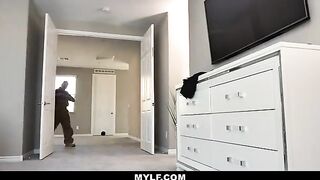 The babysitter Joslyn James got caught and screwed by the father