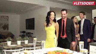 College party turns into a wild orgy with hot babes