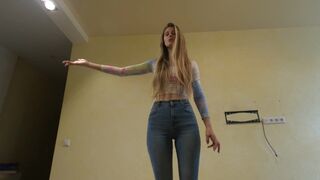 How does he manage to do it? The girl herself is surprised