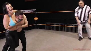 Hot brunette Nadia White dominates Glenn King in a fierce face-sitting match