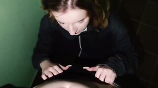 A girl is fucking with her boyfriend at her home, right at the entrance