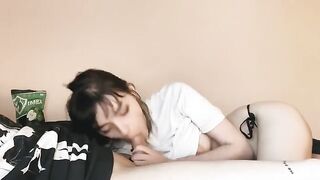 A beautiful girl does blowjob every morning to keep her face healthy and young