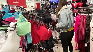 Shopping in ChihuahuaSU ends with a hot session in the toilet of the gallery in Poland