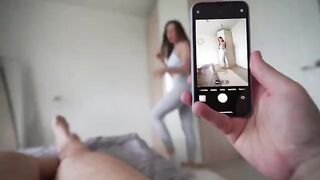 The photographer paid the gorgeous babe Lily with his tongue and cock