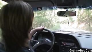 Old granny is getting fucked on the highway in a car