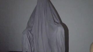 A real ghost scares me at my room and fucks me