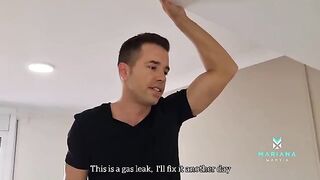 Air conditioning technician leaves his cum on my ass - Mariana and Alberto