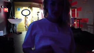 Behind the scene with Wet Kelly - Masturbating while actors are playing