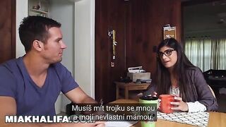 Můj přítel mi nedovolí mít trojku, takže jsem se spustil se dvěma černochy