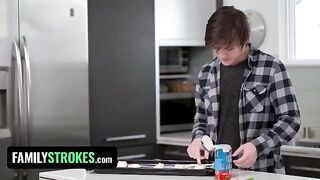 Penny Barber fucked while eating Macy Meadows’ cunt