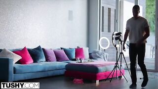 The influencer loves anal and seduces the cameraman for sex