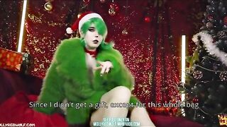 A hot woman fucks a dick Grinch at Christmas, it’s the best present