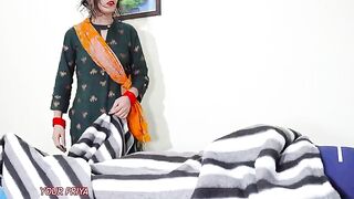 An Indian maid saw my cock through the blanket and was amazed