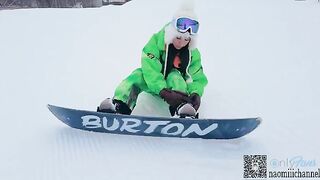 I tried exposed snowboarding at the ski resort. On the slopes, creampie sex while wearing ski wear