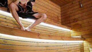 I flashed my dick to three strangers in sauna