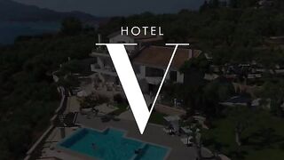 Scarlett and Honour get naughty poolside service in this steamy BLACKED scene
