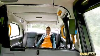 A sexy passenger, the stunning redhead Kiara Love, squirts on the cabbie’s dick