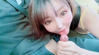 A juicy girl gets fucked in the car and squirts