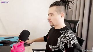 The streamer rewarded his geek with anal sex in a steamy scene