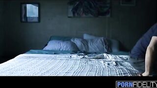 The cheating wife Lacy Lennon gets her pussy railed