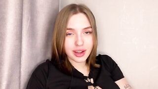 A juicy ass girl has an orgasm at home alone