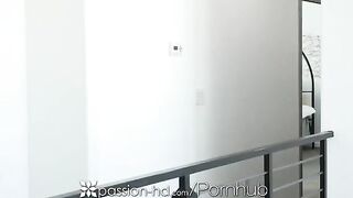 Nice blondie Blake Blossom gets fucked and receives a facial