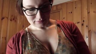 Bettie Bondage teaches you how to pose for an erotic photo session