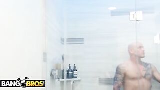 Derrick Pierce ambushed by horny PAWG step sister Mia Malkova in a steamy encounter
