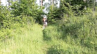 Babe fucked deep and hard in the forest by a risk-taker