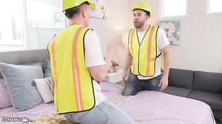 Petite Asian beauty Lulu Chu shows appreciation to her movers with multiple facials