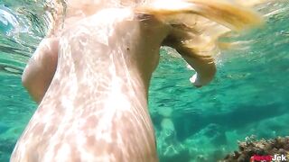 Babe JessiJek has anal sex right on the beach in HD