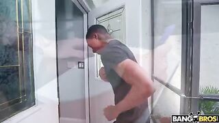 Damion knocked the wrong door, but got Arietta’s pussy
