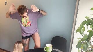 A fan does not miss the chance to get intimate with a famous DJ