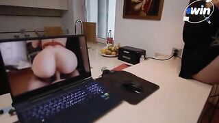 Fix the laptop and get laid with a cute teen
