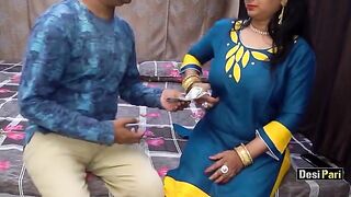 Indian housewife Desi Pari aunty gets fucked to earn money with clear Hindi audio