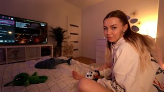 Instead of playing, she got a great cock and squirt