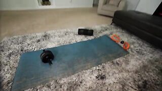 Mailman brought a big dick along with the parcel to the house