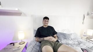 The guy fucks his sister-in-law before his girlfriend arrives