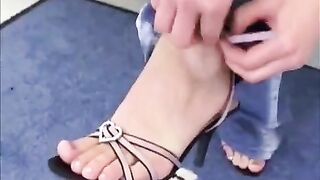 The juicy brunette made a blowjob and had great sex, showcasing her skills in a steamy homemade scene