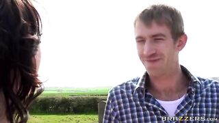 A man has sex with a juicy beauty on a haystack