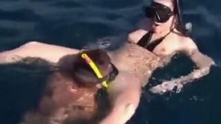 Two aqualangists fucked in the ocean, at the bottom of the sea