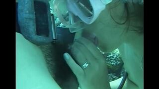 A man fucked a girl with a hairy pussy underwater
