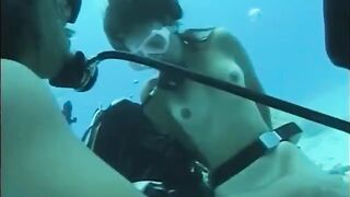A man fucked a girl with a hairy pussy underwater