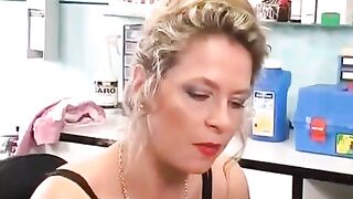 A nice woman has sex with her new boyfriend in 91porn