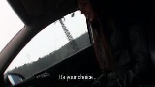A cunning taxi driver made a passenger suck his cock for free ride