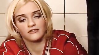 A girl had sex in the toilet and her washer saw it all