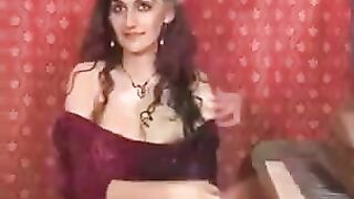 Fingered hairy pussy of a stunning webcam model