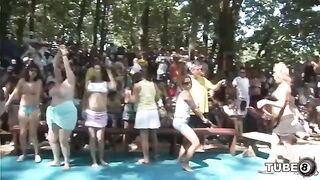 Sex in the forest with a young and sexy girl who loves to have fun